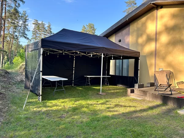 Wndsday tematikas melnā ballīte ar nojumi (3x6m)