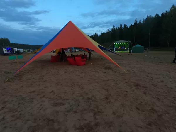 Fests, īsi pirms koncerta sākuma
