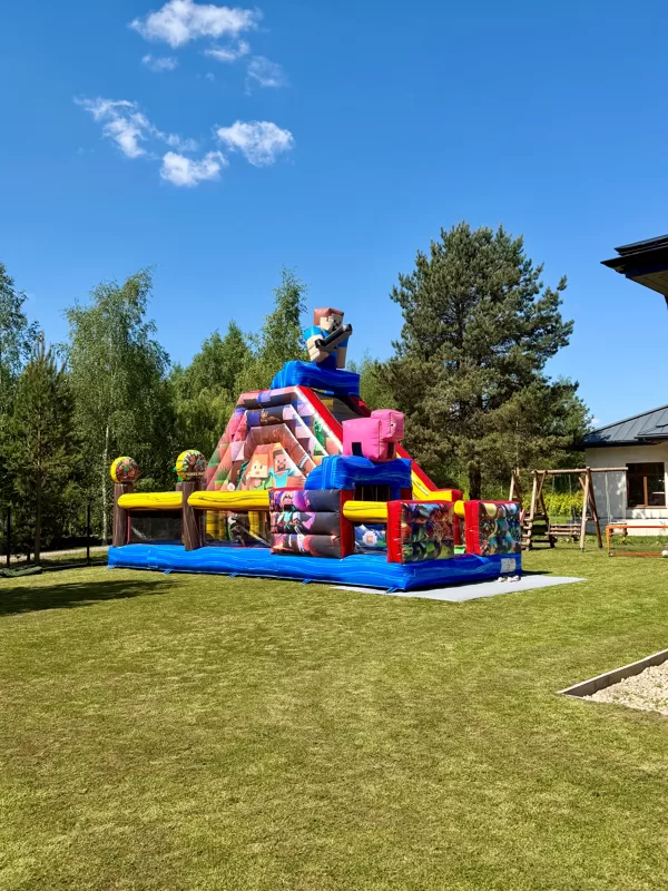 Minecraft atrakcijas modelis 9,5m garumā ir jaudīgs epitets ballītē!