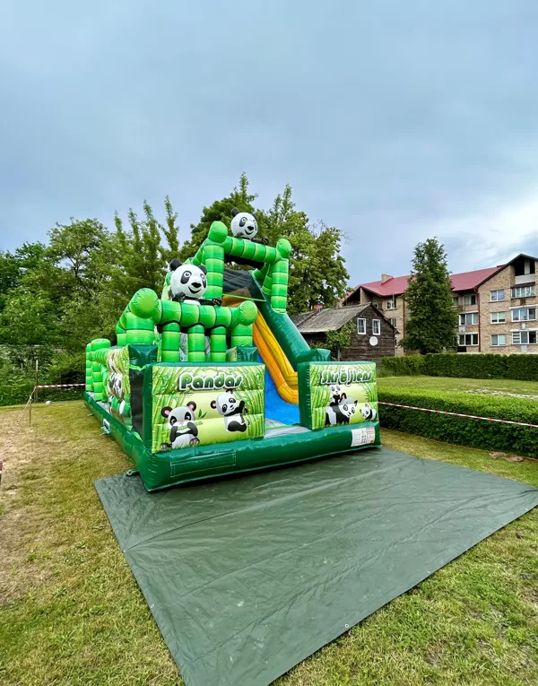 Baznīcu nakts, Jelgavā. Pēc radošās darbnīcas pienācās zīmodziņš kā biļete uz atrakciju.